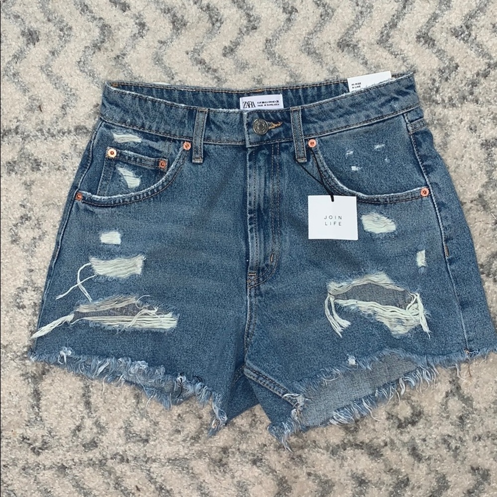 NWT ZARA High waisted jean shorts! Size 4